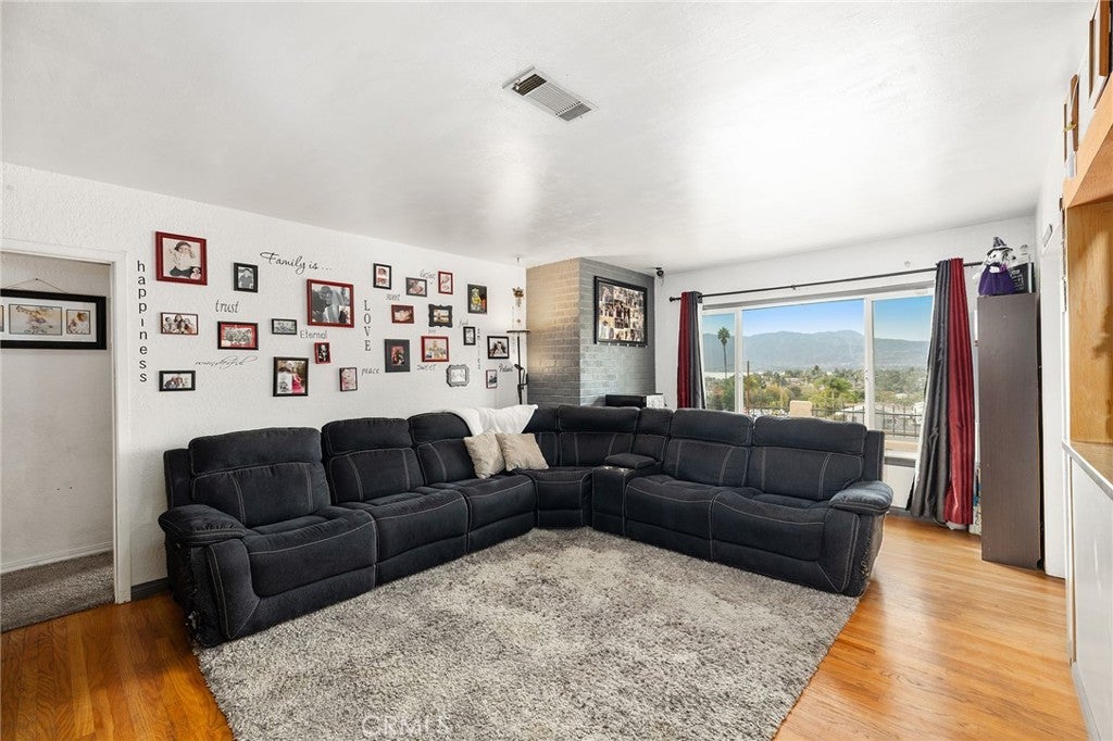 Photo of Listing #SW25259491