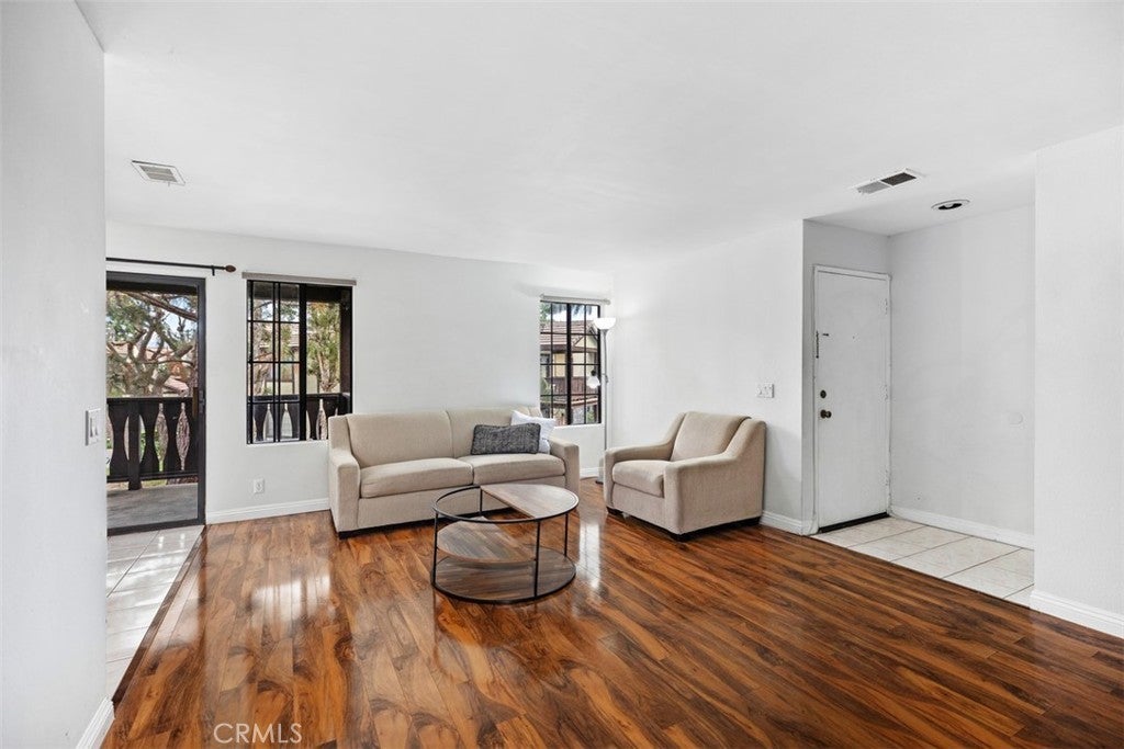 Photo of Listing #OC25257897