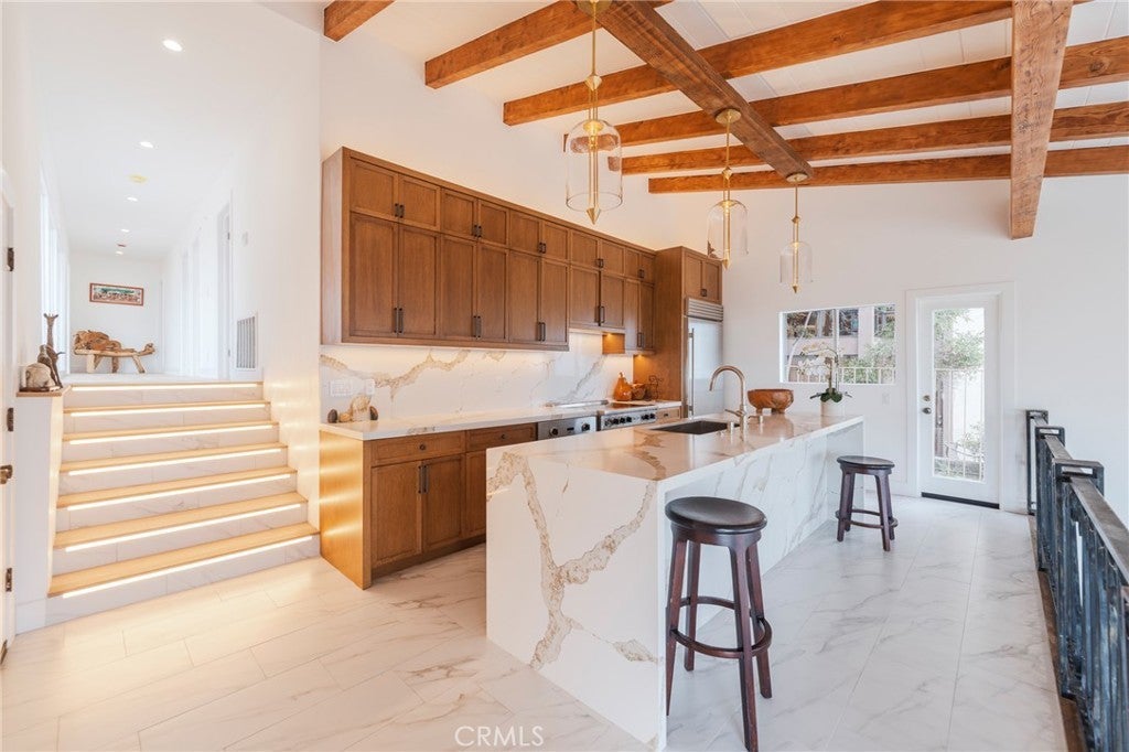 Photo of Listing #PV25249382