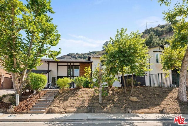 3831 Saint Johnswood Drive, Woodland Hills