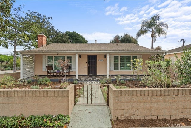 2692 San Francisco Avenue, Long Beach