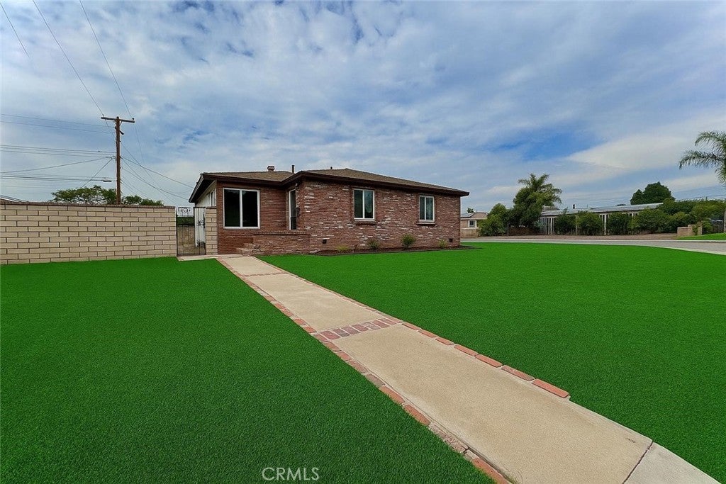 Photo of Listing #IV25258730