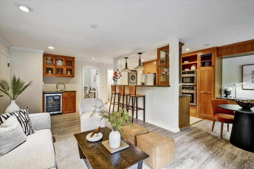 1070 Mercedes Avenue 2, Los Altos