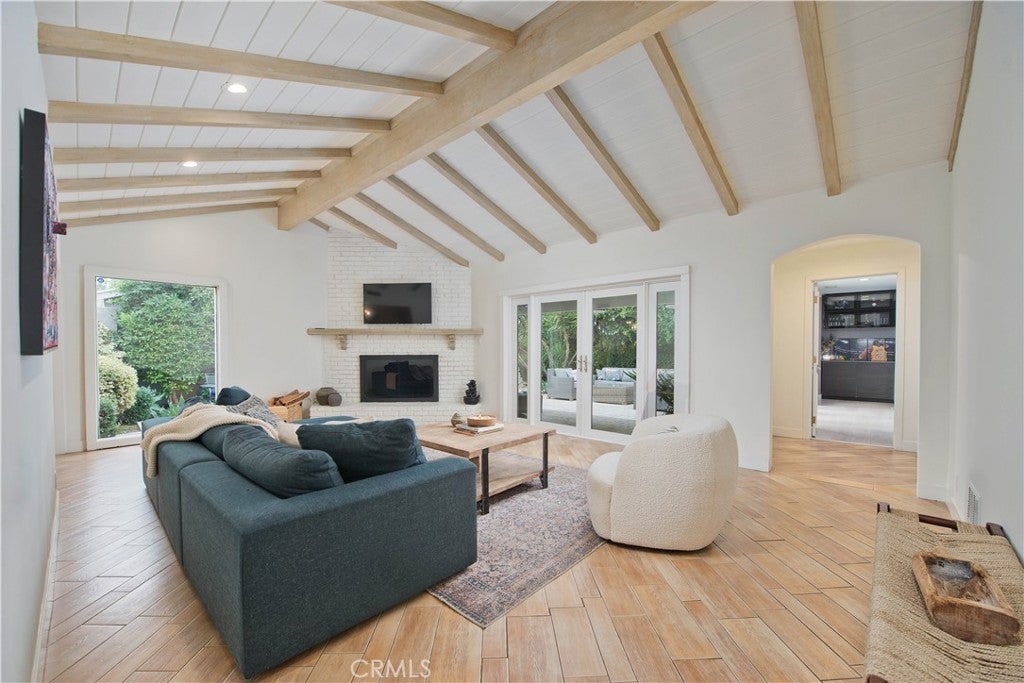 Photo of Listing #SR25260391