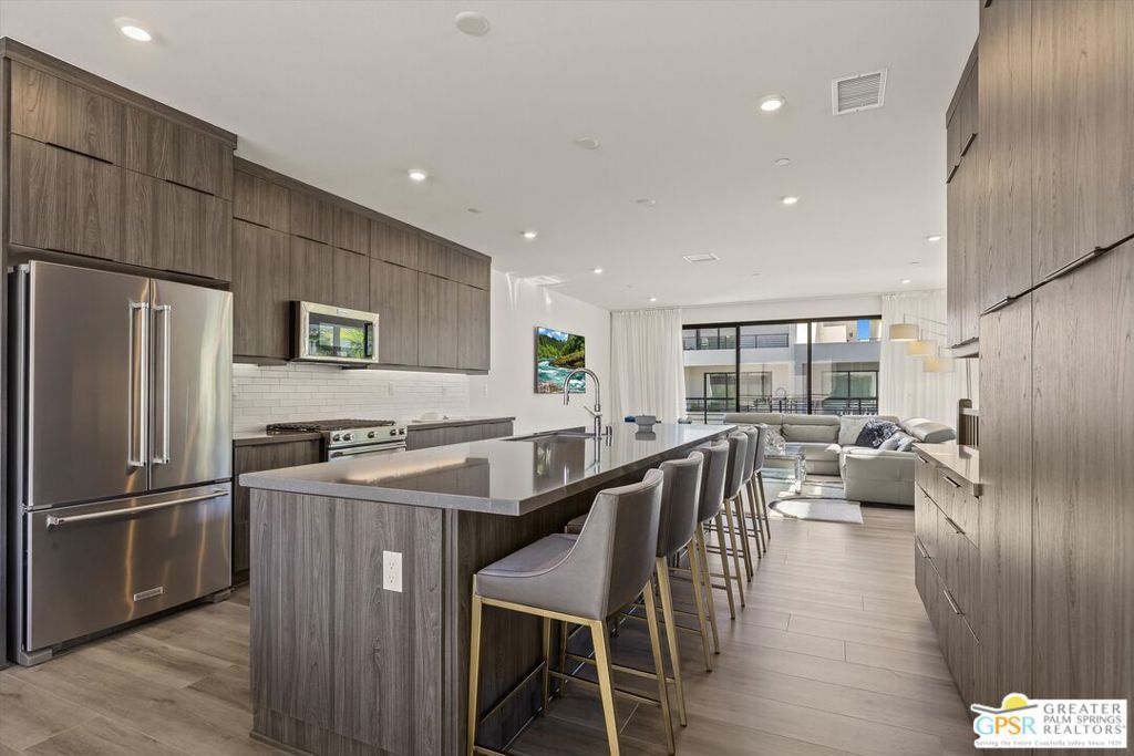 906 Cameron Center Drive, Palm Springs