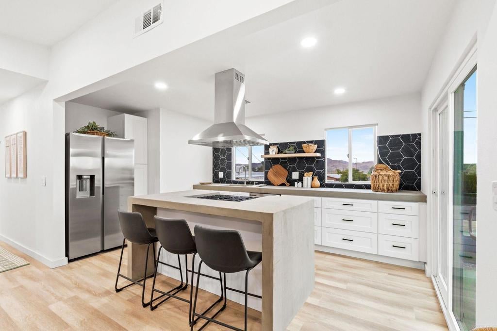 Photo of Listing #PTP2508581