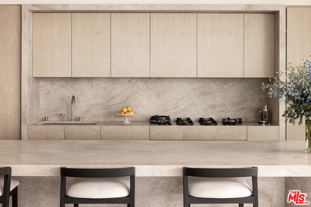 Photo of Listing #25618933