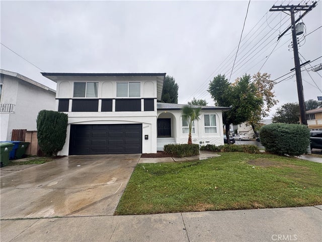 20258 Runnymede Street, Winnetka