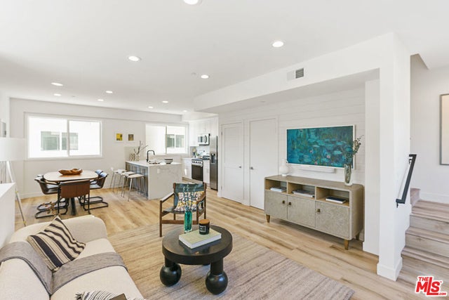 14667 W Sara Lane, Panorama City