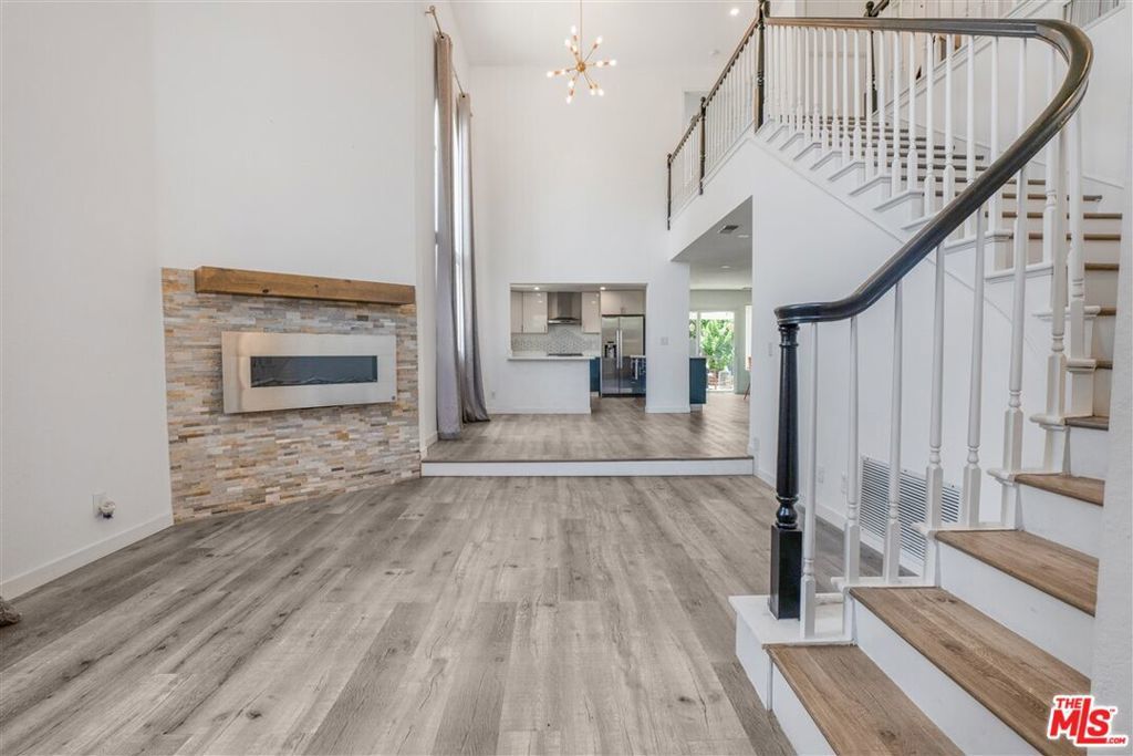 Photo of Listing #25619355