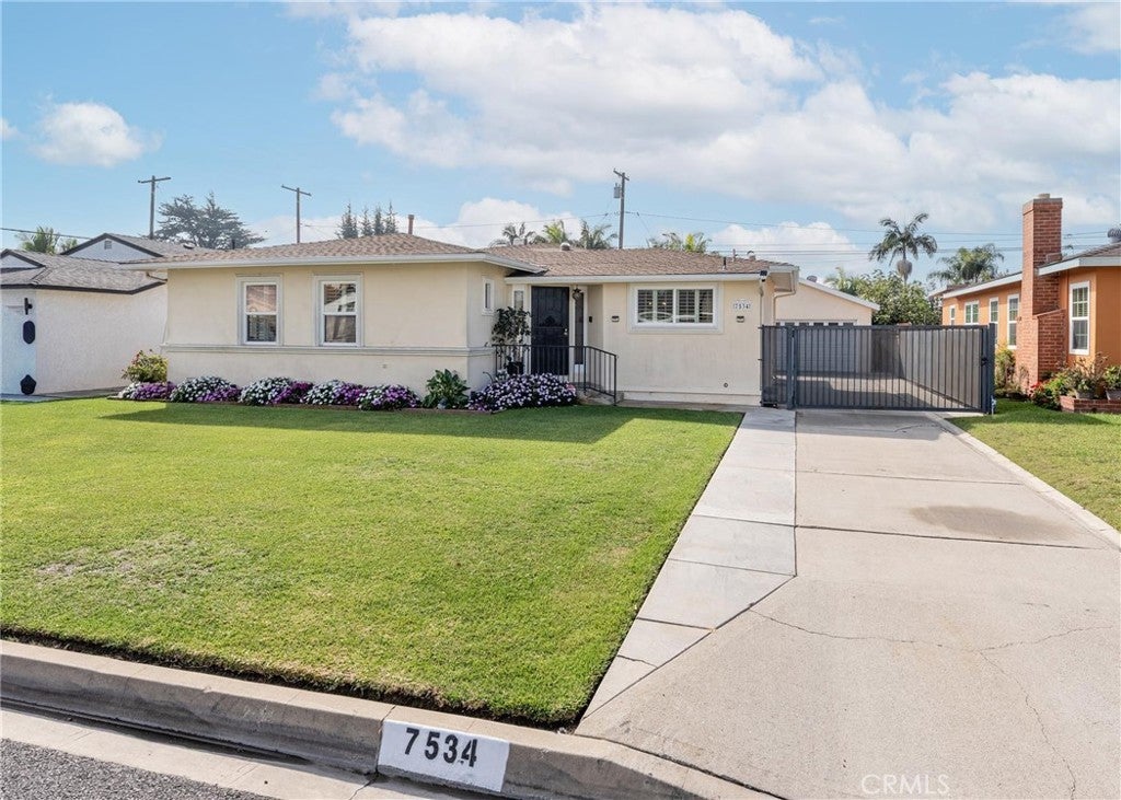 Photo of Listing #SB25261072