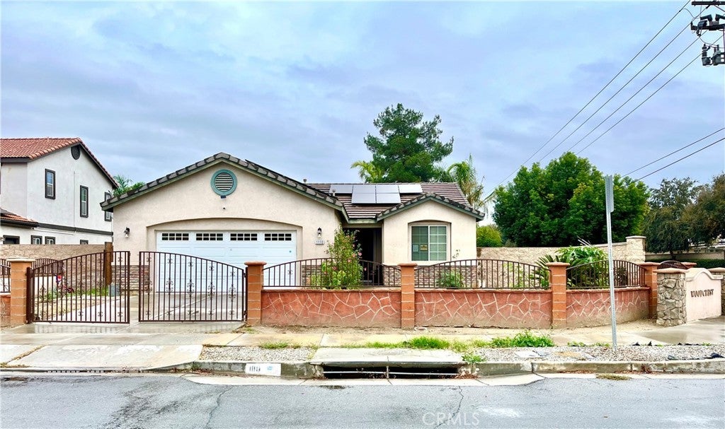 Photo of Listing #IV25260980