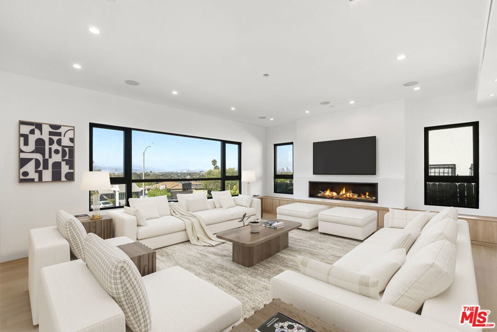 Photo of Listing #25619235