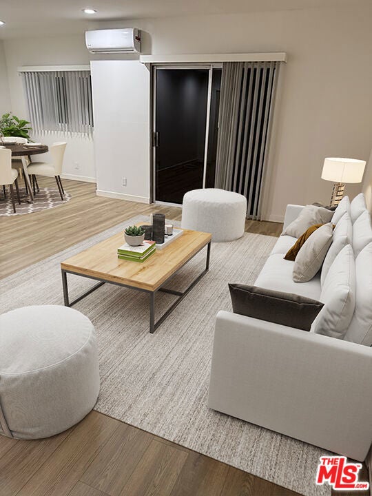 Photo of Listing #25619659