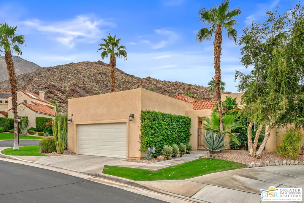 226 Canyon Circle, Palm Springs