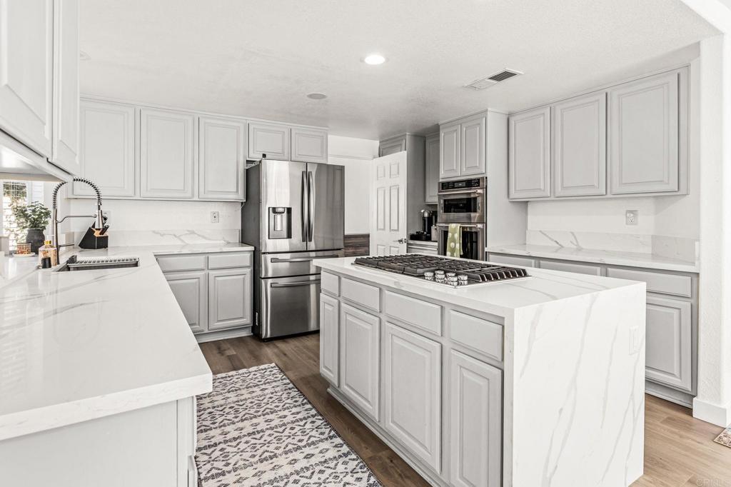 Photo of Listing #PTP2508641