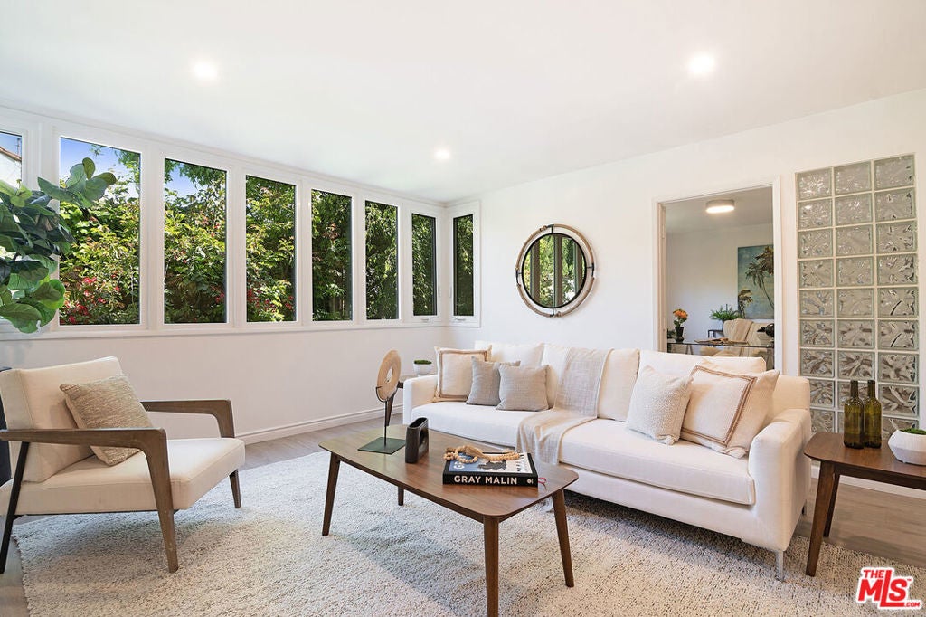 Photo of Listing #25620543