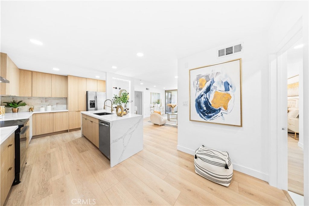 Photo of Listing #WS25262410