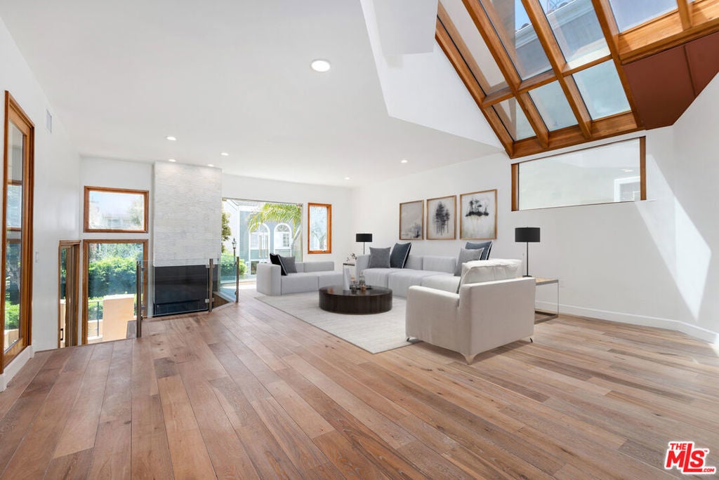 Photo of Listing #25616205