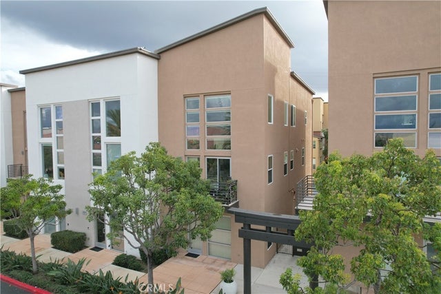 1540 W Artesia Square G, Gardena.