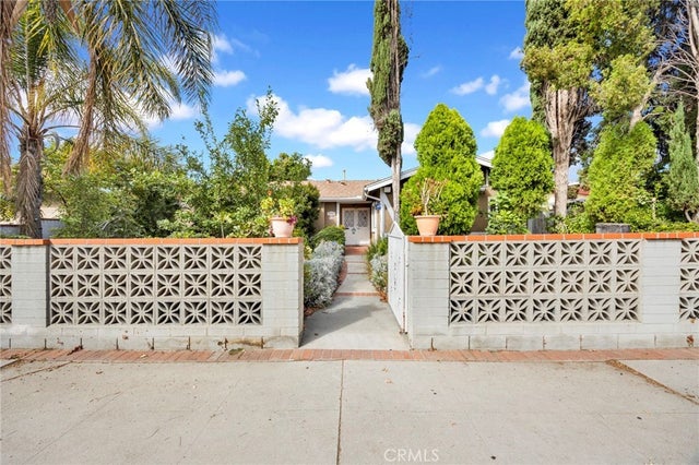 15901 Lassen Street, North Hills