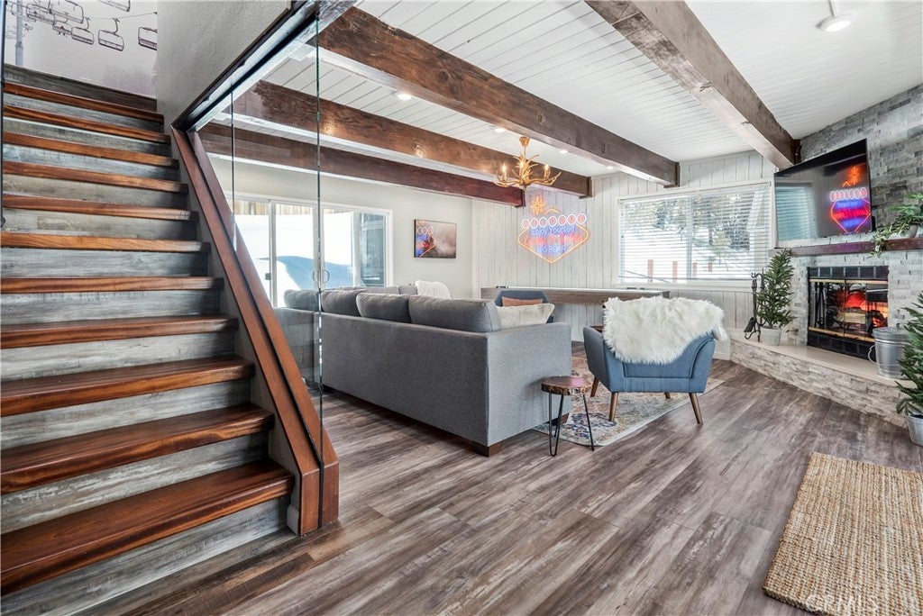 Photo of Listing #IV25263848