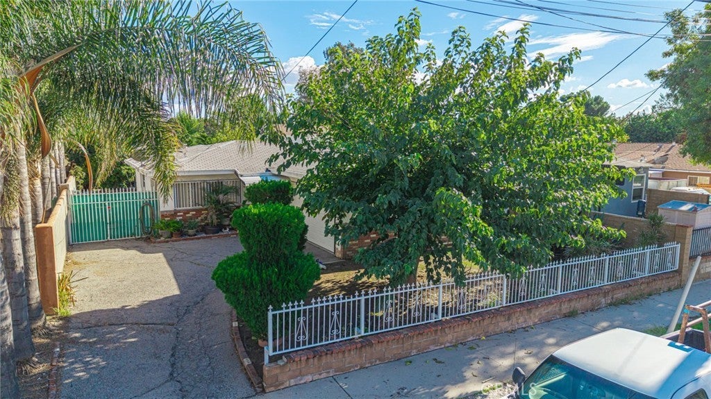 Photo of Listing #IV25263790