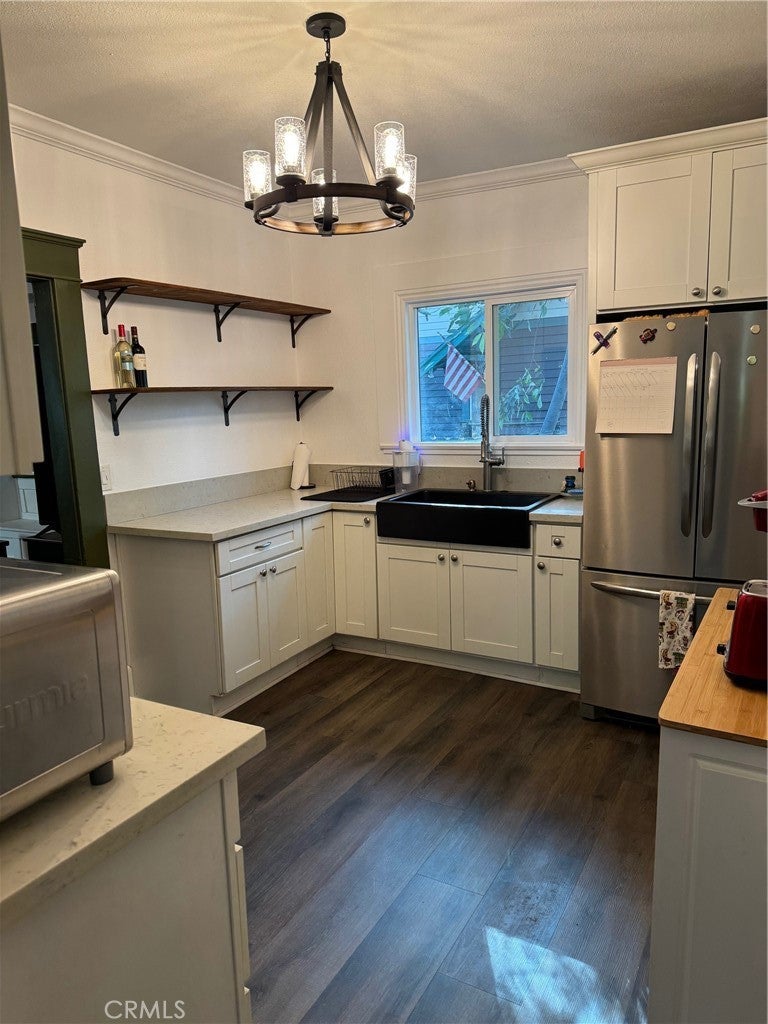 Photo of Listing #IV25264022