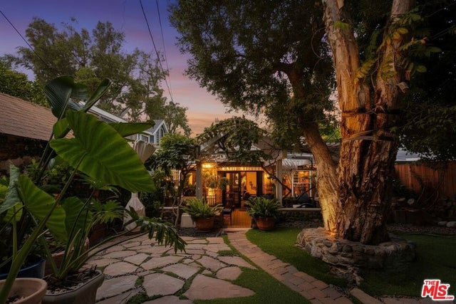 2558 Torrance Boulevard, Torrance.