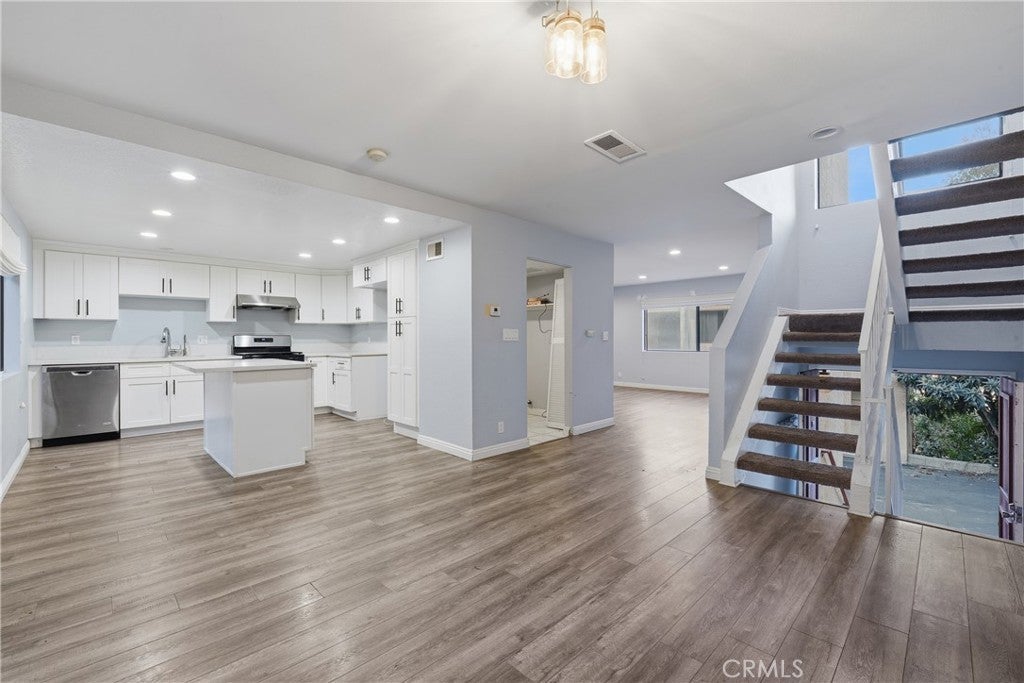 Photo of Listing #DW25264566