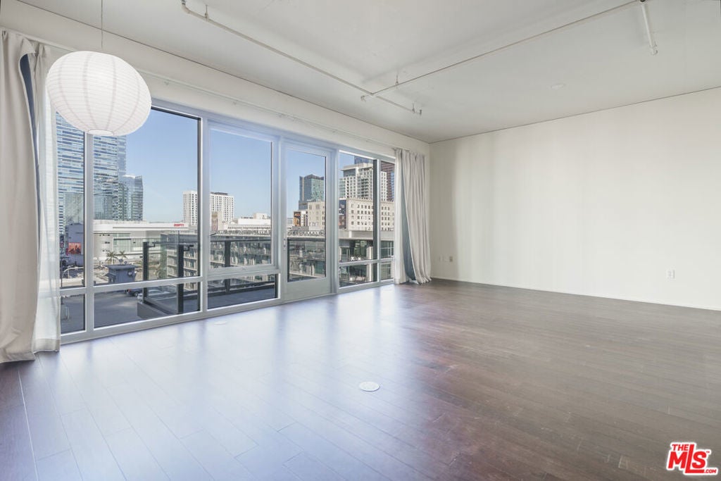 Photo of Listing #25618613