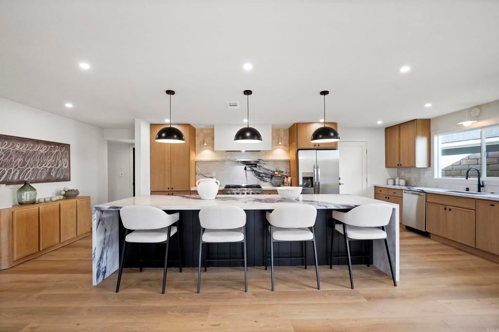 Photo of Listing #PTP2508733