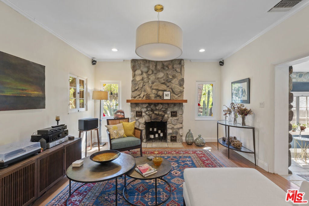 Photo of Listing #25621765