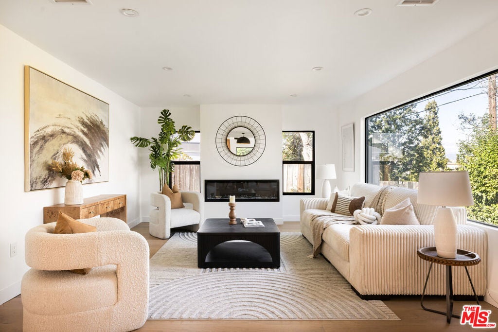 Photo of Listing #25621801