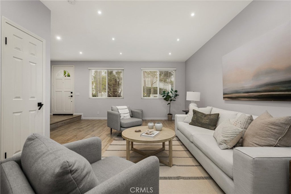 Photo of Listing #PW25264860