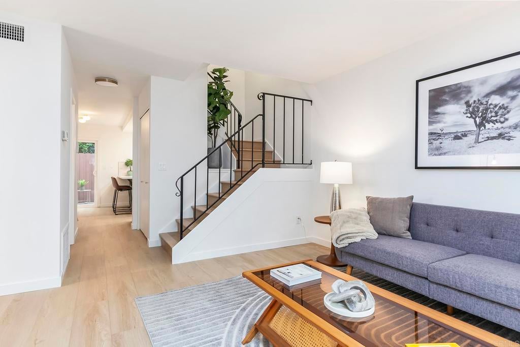 Photo of Listing #PTP2508741