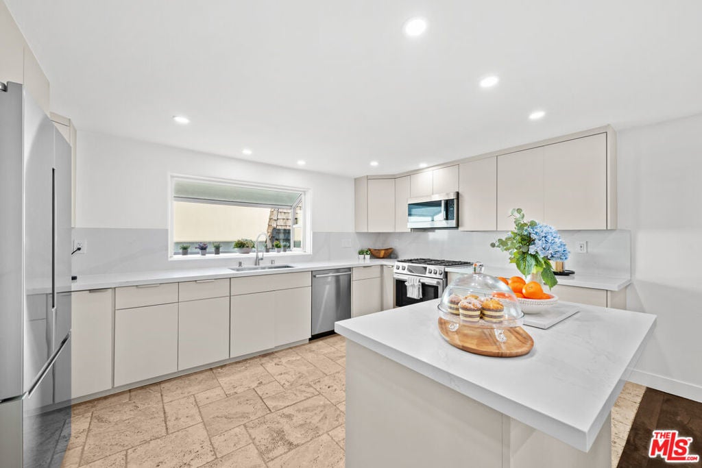 Photo of Listing #25621779