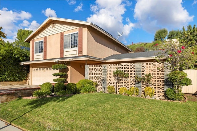 22211 Barbacoa, Saugus