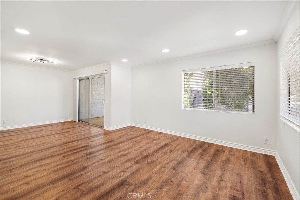 Photo of Listing #SR25260382