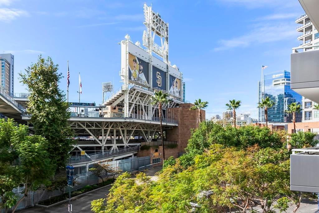 Photo of Listing #PTP2508751