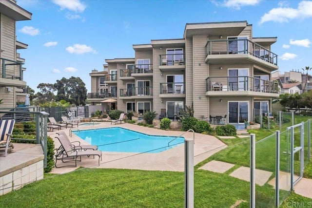 940 Sealane Dr # 3, Encinitas.
