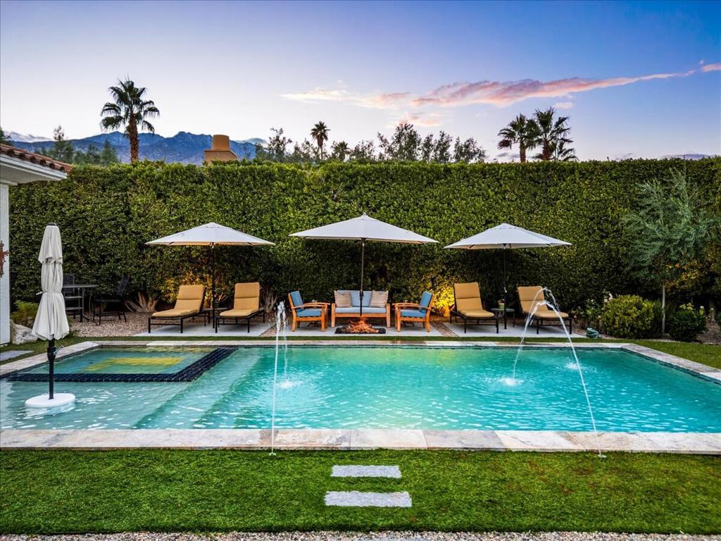 1297 Colony Way, Palm Springs