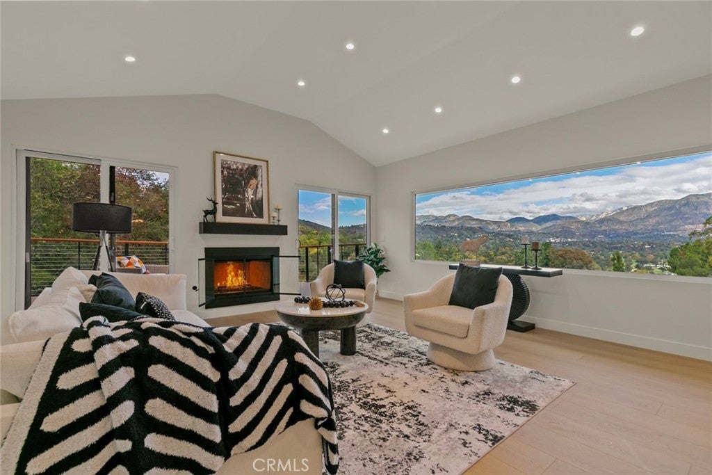 Photo of Listing #SR25257931