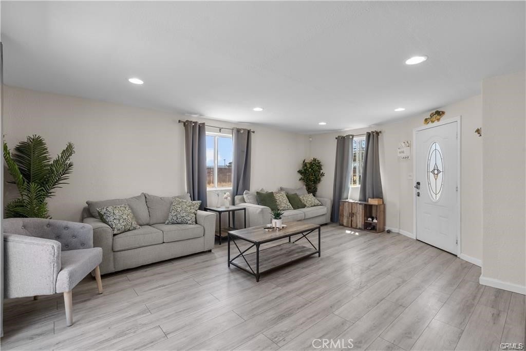 Photo of Listing #SR25265653