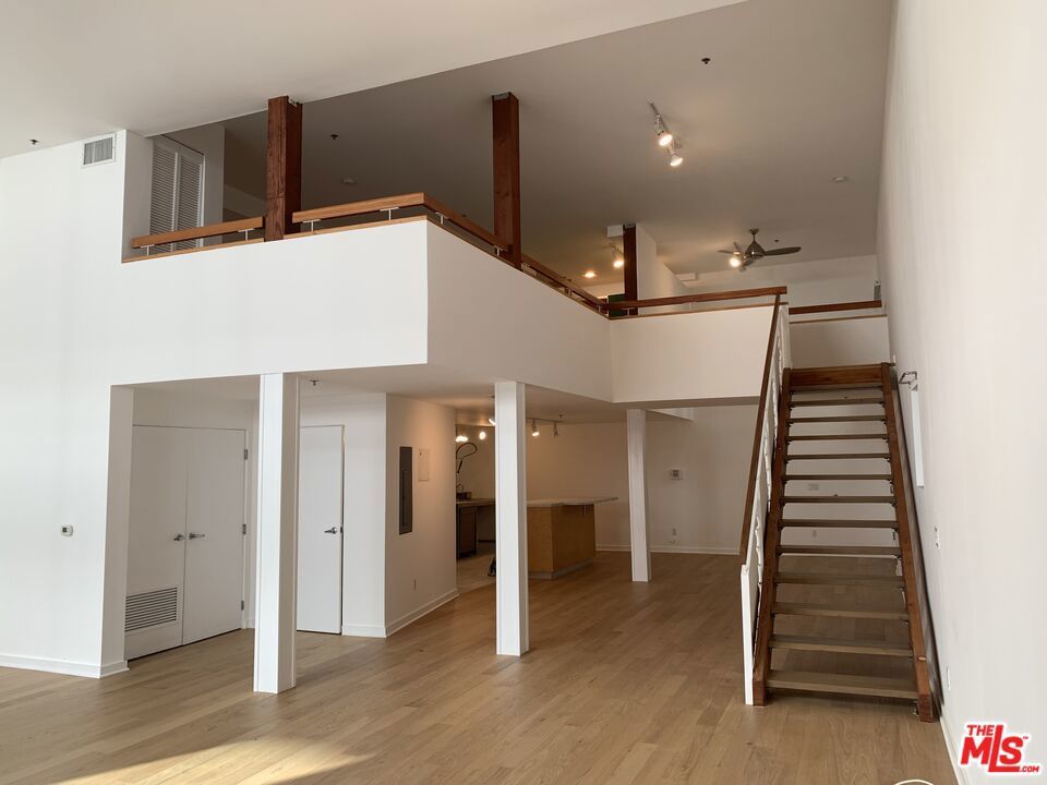 Photo of Listing #25621023