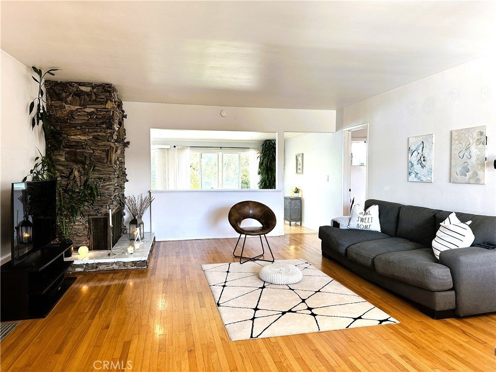 Photo of Listing #SB25266342