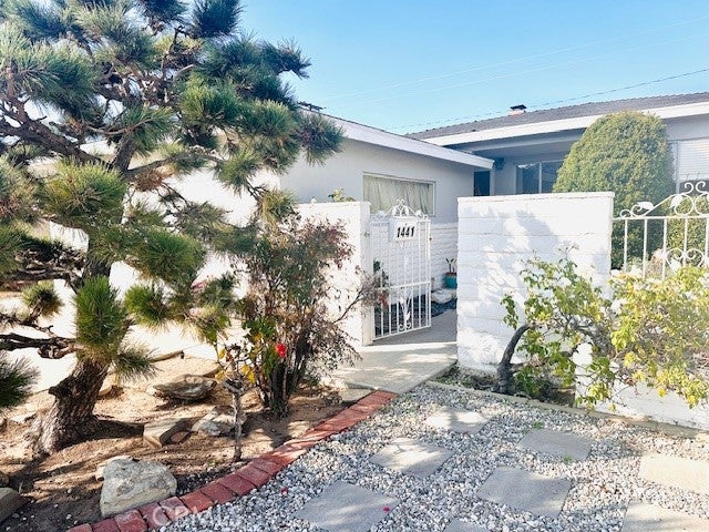 1441 W 152nd, Gardena.