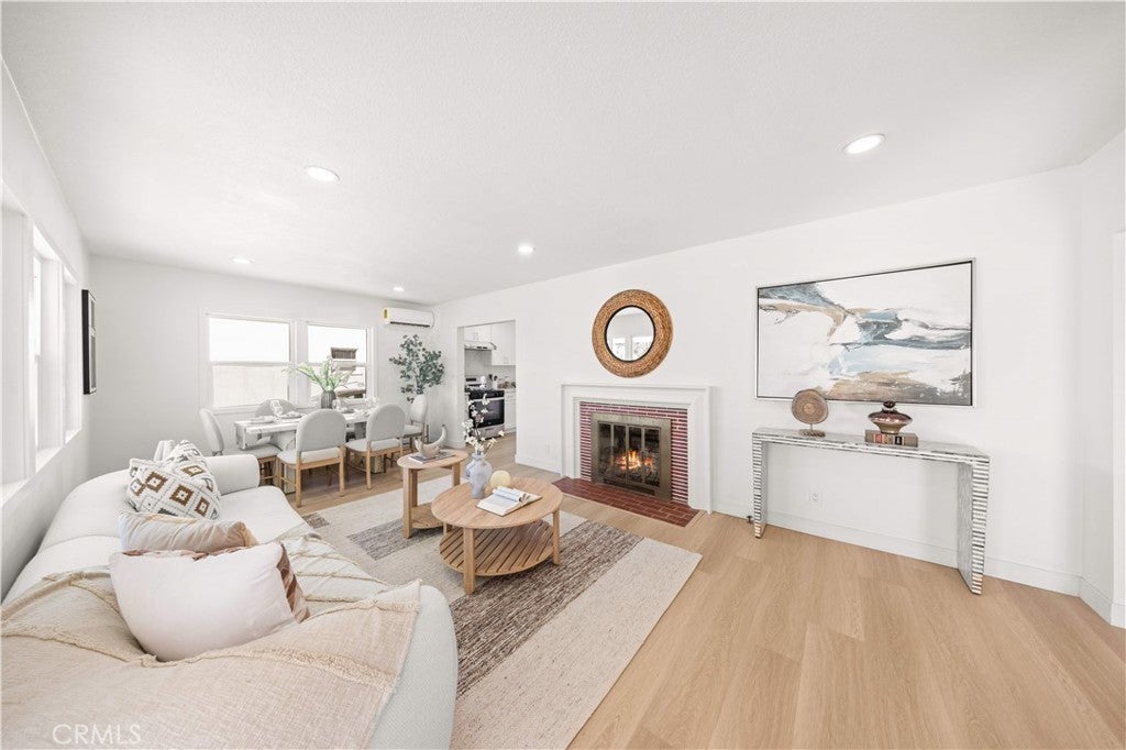 Photo of Listing #WS25266079