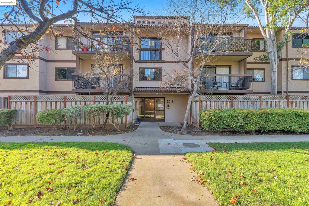 2011 Market Avenue 317, San Pablo