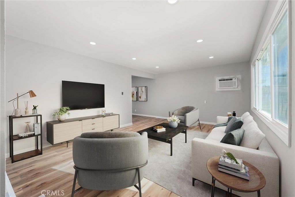 Photo of Listing #OC25267015